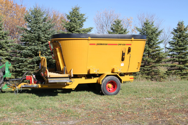Haybuster-VerticalMixers-Y23.jpg