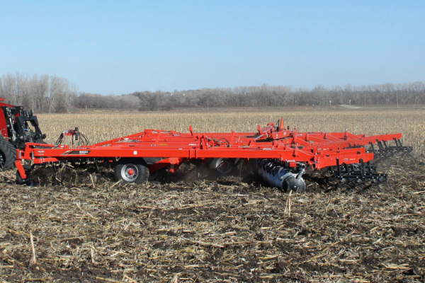 Kuhn-8220-34W-2021.jpg