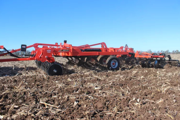 Kuhn-Dominator-4857-Y24.jpg