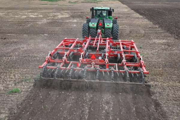 Kuhn-Dominator4861-Y24.jpg