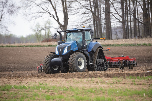 NH-T8-410SmartTrax-2021.jpg