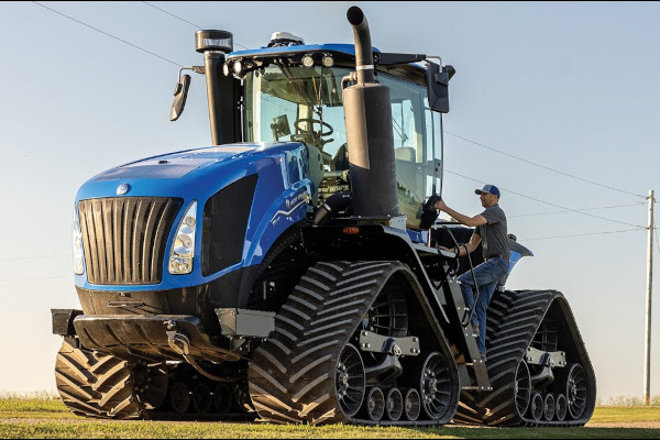 NH-T9-520-SmartTrax-Y24.jpg