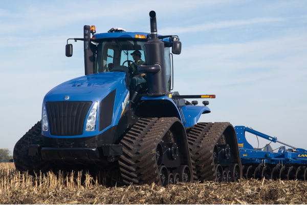 NH-T9-700-SmartTrax-Y24.jpg
